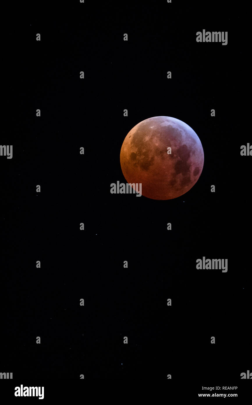 Super blood moon total lunar eclipse hi-res stock photography and ...