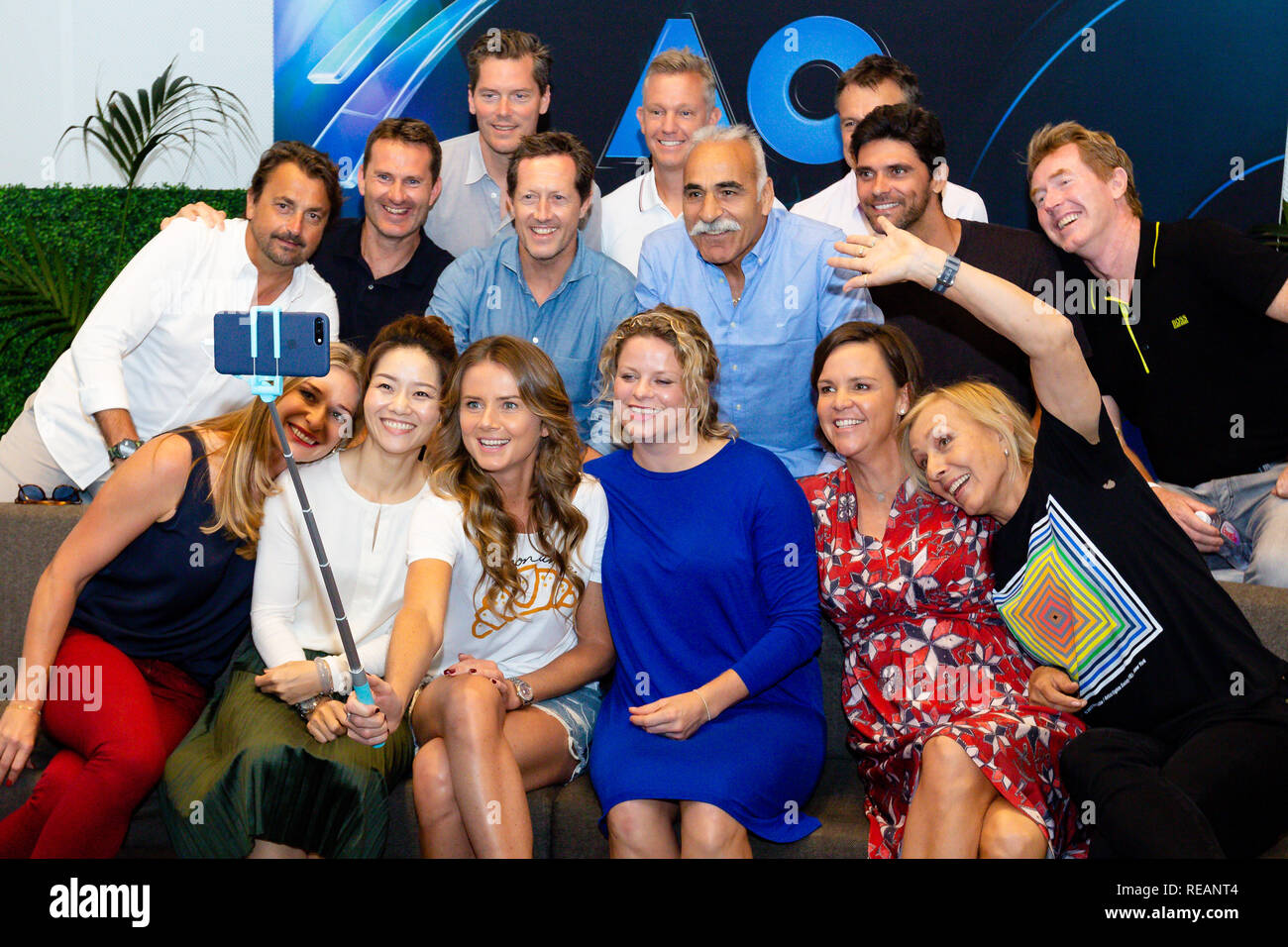 Melbourne, Australia. 21th Jan, 2019. Legends: Back row left to right: Thomas Enqvist (SWE), Jonas Björkmann (SWE), Mats Wilander (SWE). Middle row left to right: Henri Leconte (FRA), Jacco Eltingh (NED), Thomas Johansson (SWE), Mansour Bahrami (IRN), Mark Philippoussis (AUS), Mark Woodforde (AUS). Front row, left to right: Barbara Schett (AUT), Li Na (CHN), Kim Clijsters (BEL), Lindsay Davenport (USA), Martina Navratilova (USA). Frank Molter/Alamy Live news Stock Photo