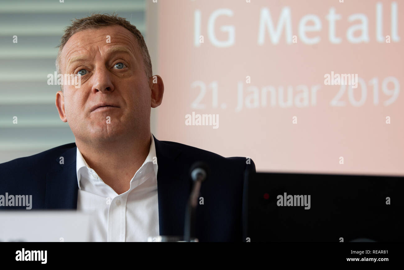 21 January 2019, Baden-Wuerttemberg, Stuttgart: Roman Zitzelsberger, district manager of IG Metall Baden-Württemberg, speaks at the annual press conference of IG Metall Baden-Württemberg. Photo: Sebastian Gollnow/dpa Stock Photo