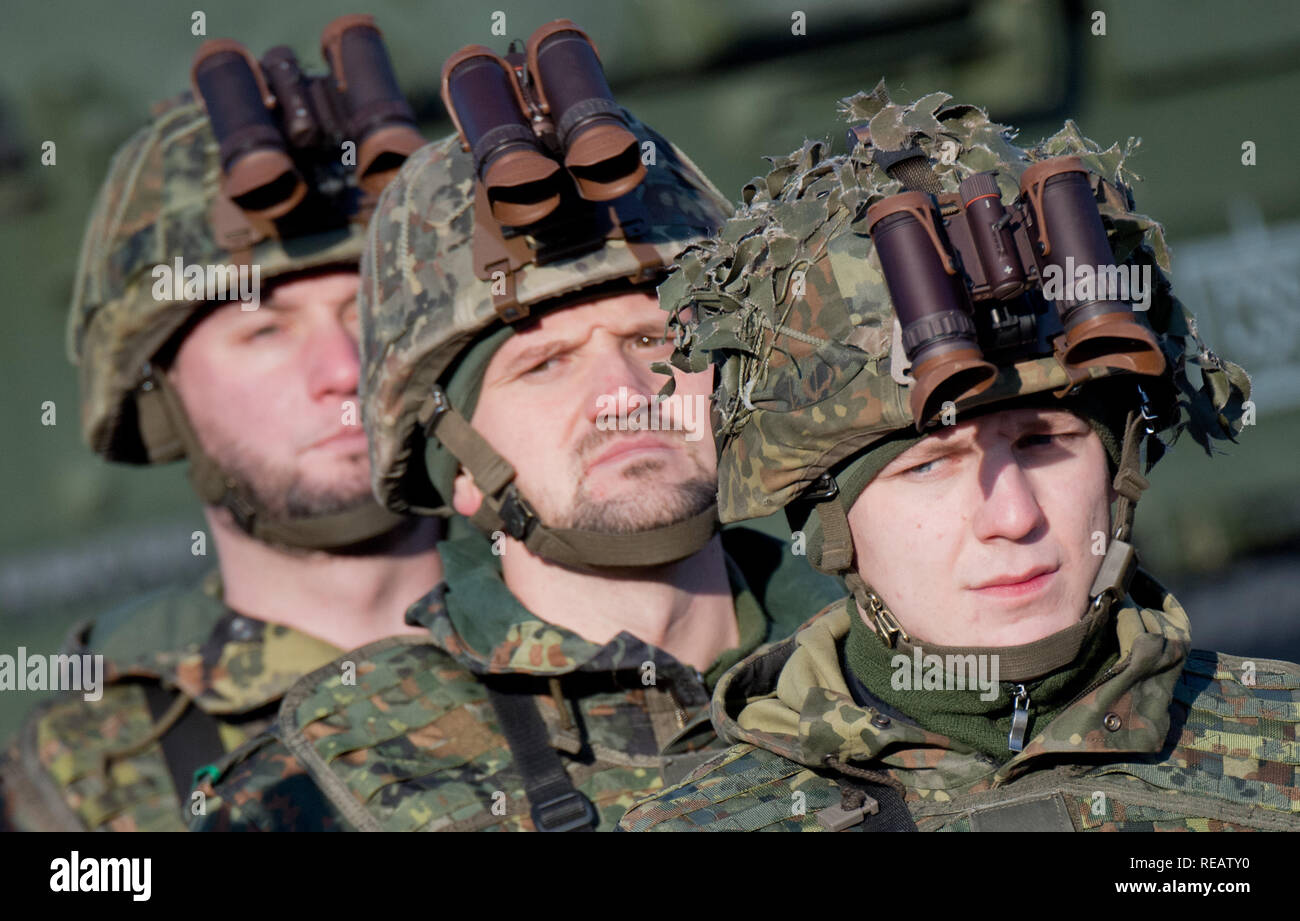 Hannover, Germany. 21st Jan, 2019. Soldiers stand with the new night vision goggles XACT nv33 at the helmet in the barracks Wilhelmstein. More than 100 new night vision goggles were handed over to soldiers of the Very High Readiness Joint Task Force Land VJTF(L) 2019. The night vision device is protected from bright daylight by protective caps. Credit: Julian Stratenschulte/dpa/Alamy Live News Stock Photo