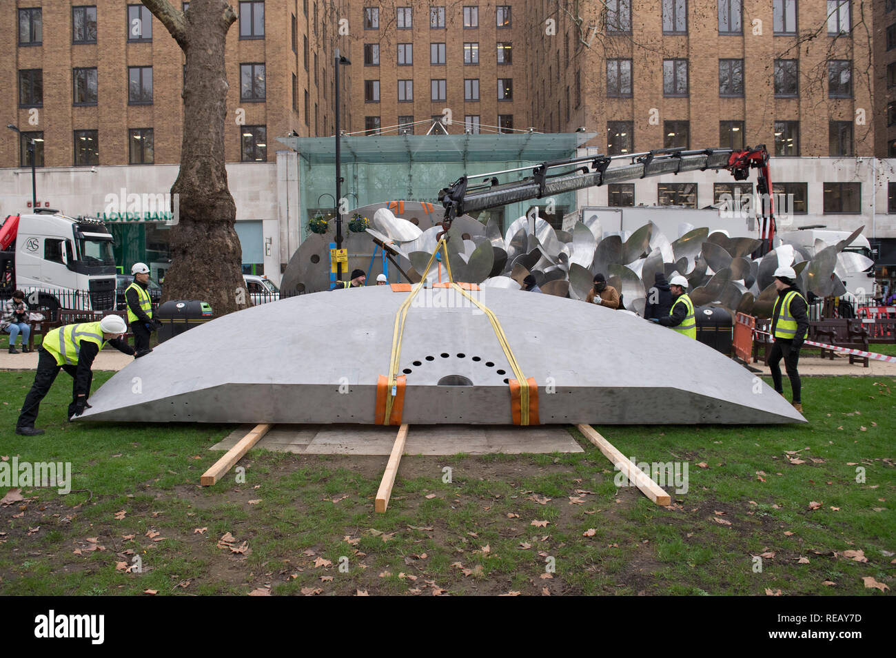 Berkeley Square, London, UK. 21 January, 2019. Opera Gallery launch a large sculpture made by Spanish artist Manolo Valdes, part of City of London’s Sculpture in the City initiative that uses urban realm as a rotating gallery space and it will be in the square for 6 months. Image: installation of component parts of the large work takes place opposite the entrance to Berkeley Square House. Credit: Malcolm Park/Alamy Live News. Stock Photo