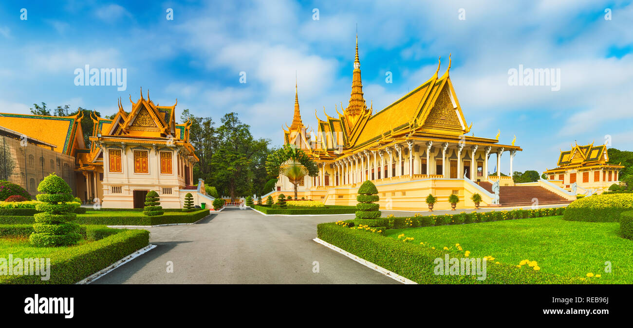 Royal palace phnom penh hi-res stock photography and images - Alamy