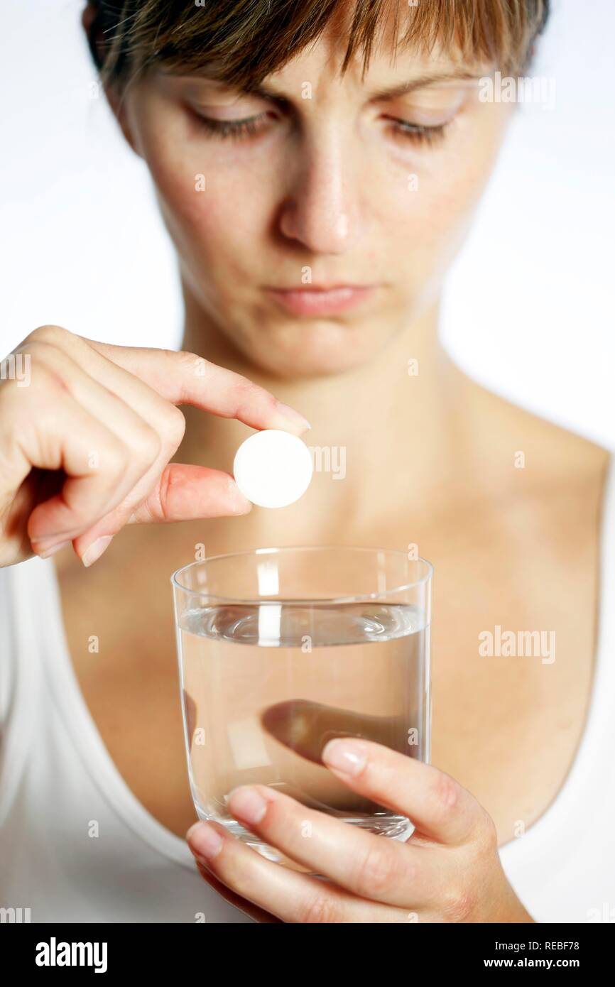 Tablet dissolving in water hires stock photography and images Alamy