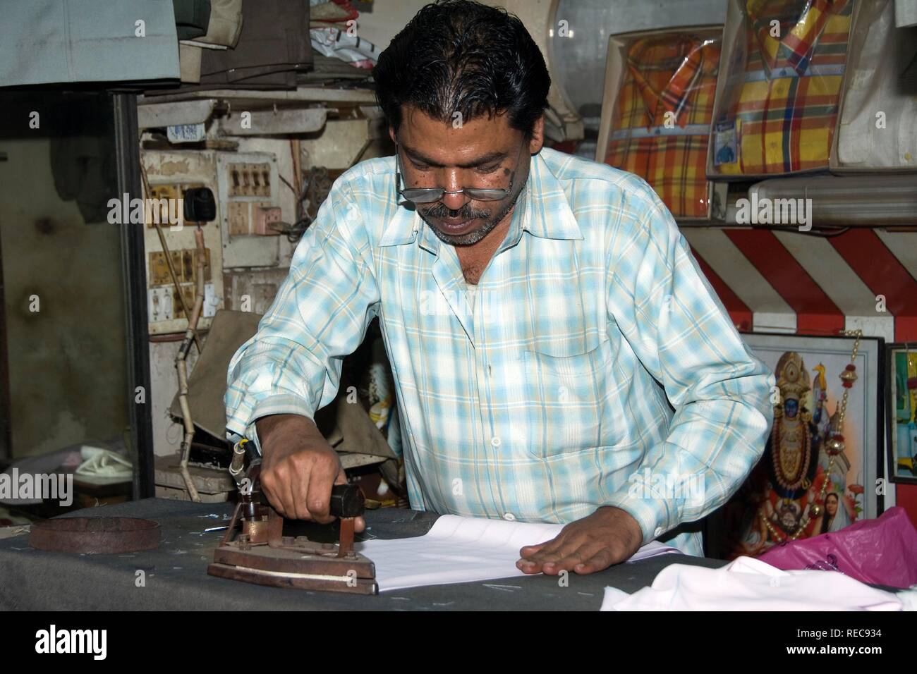 Tailor, Chandni Chowk Bazar, Old Delhi, India Stock Photo