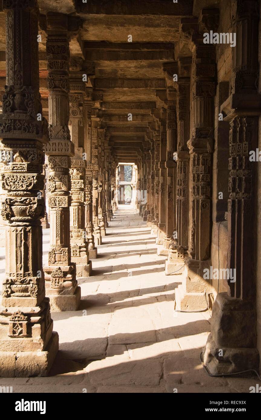 Pillars with Hindu decoration, Quwwat ul-Islam Mosque, Unesco World Heritage Site, Mehrauli Archaeological Park, Delhi, India Stock Photo