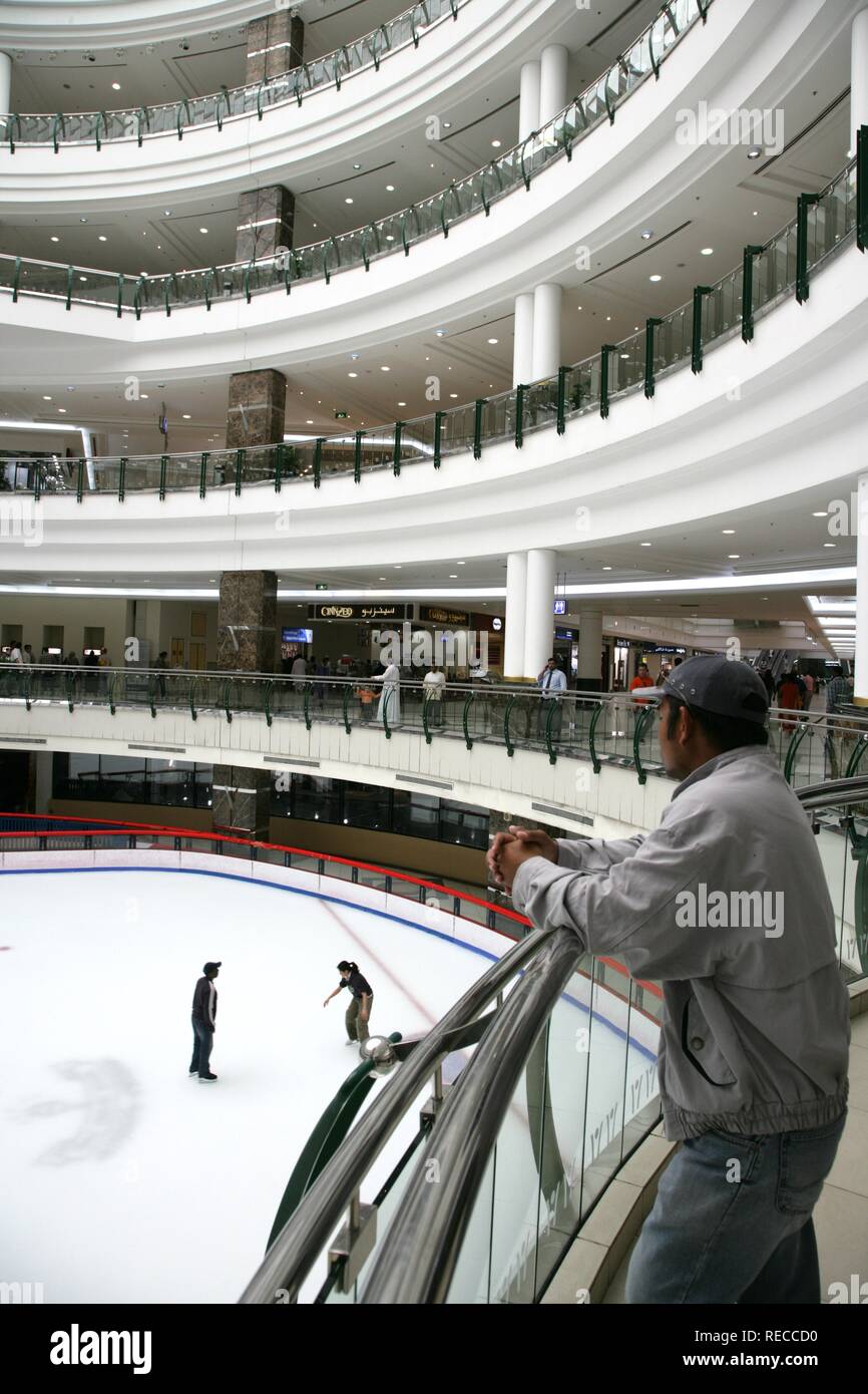 Ice skating rink in the City Centre Mall, shopping centre, Doha, Katar Stock Photo