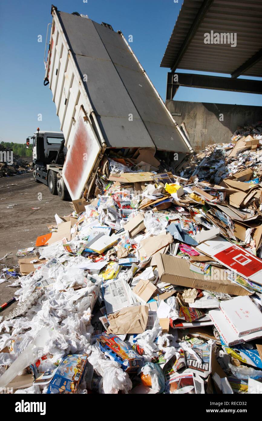 Refuse collection, waste paper containers being emptied, at an external paper recycling company, Gelsendienste, Gelsenkirchens Stock Photo