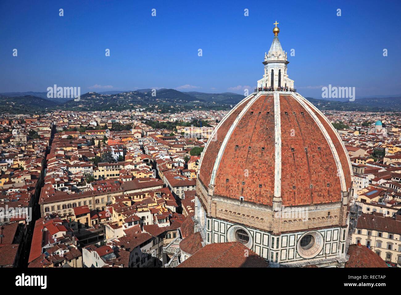 Dome of the cathedral of Santa Maria del Fiore and panorama of Florence ...