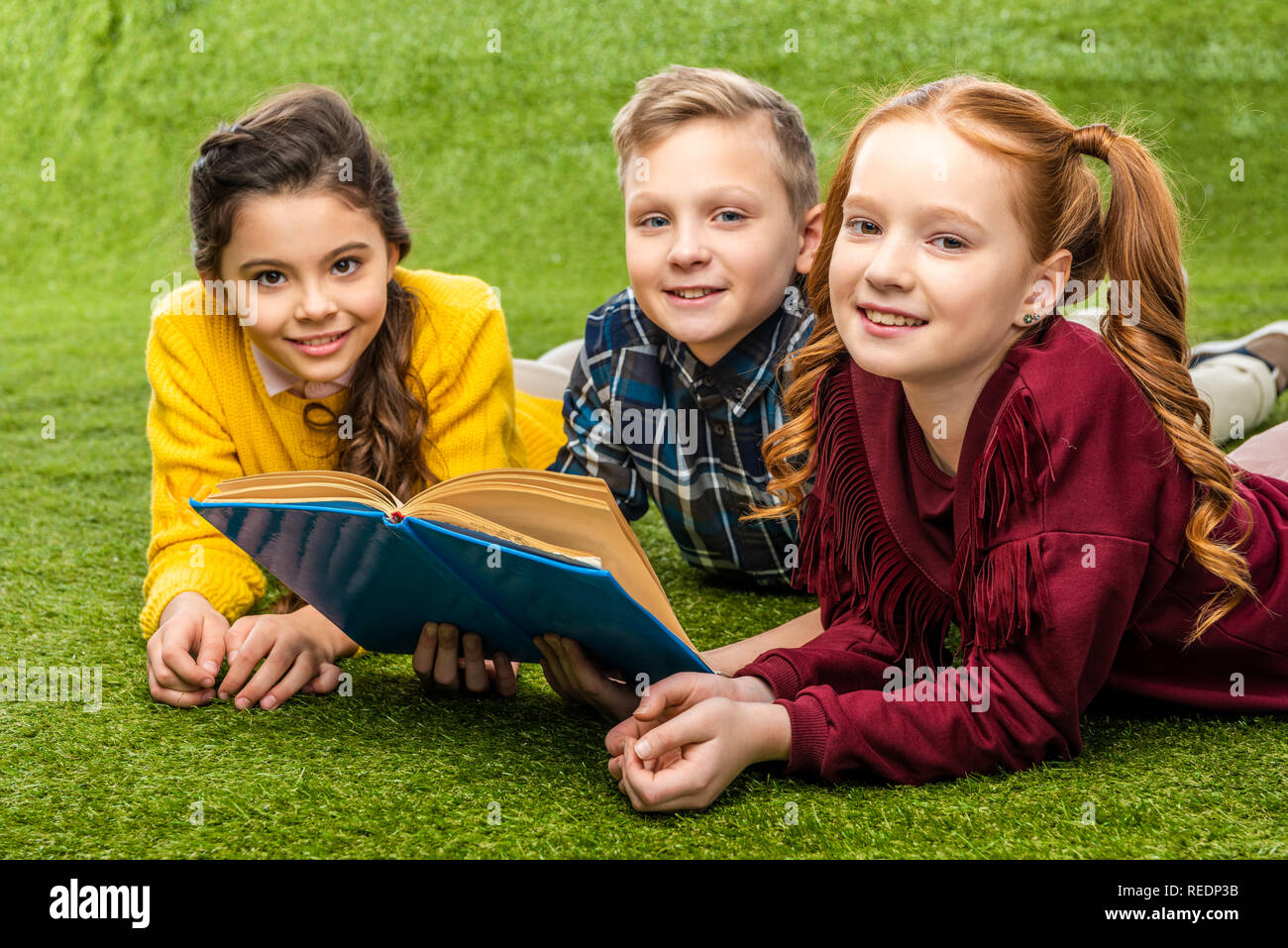 Preteen schoolkids hi-res stock photography and images - Alamy