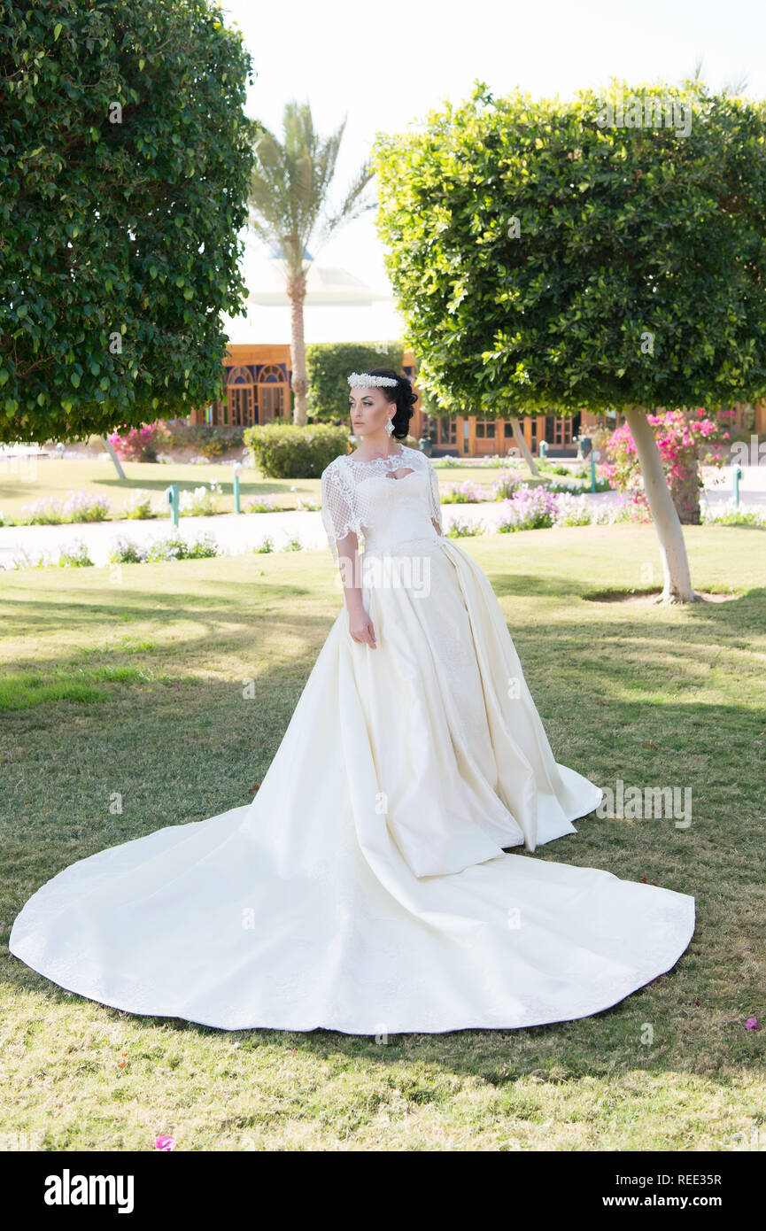 dresses to wear to a wedding abroad