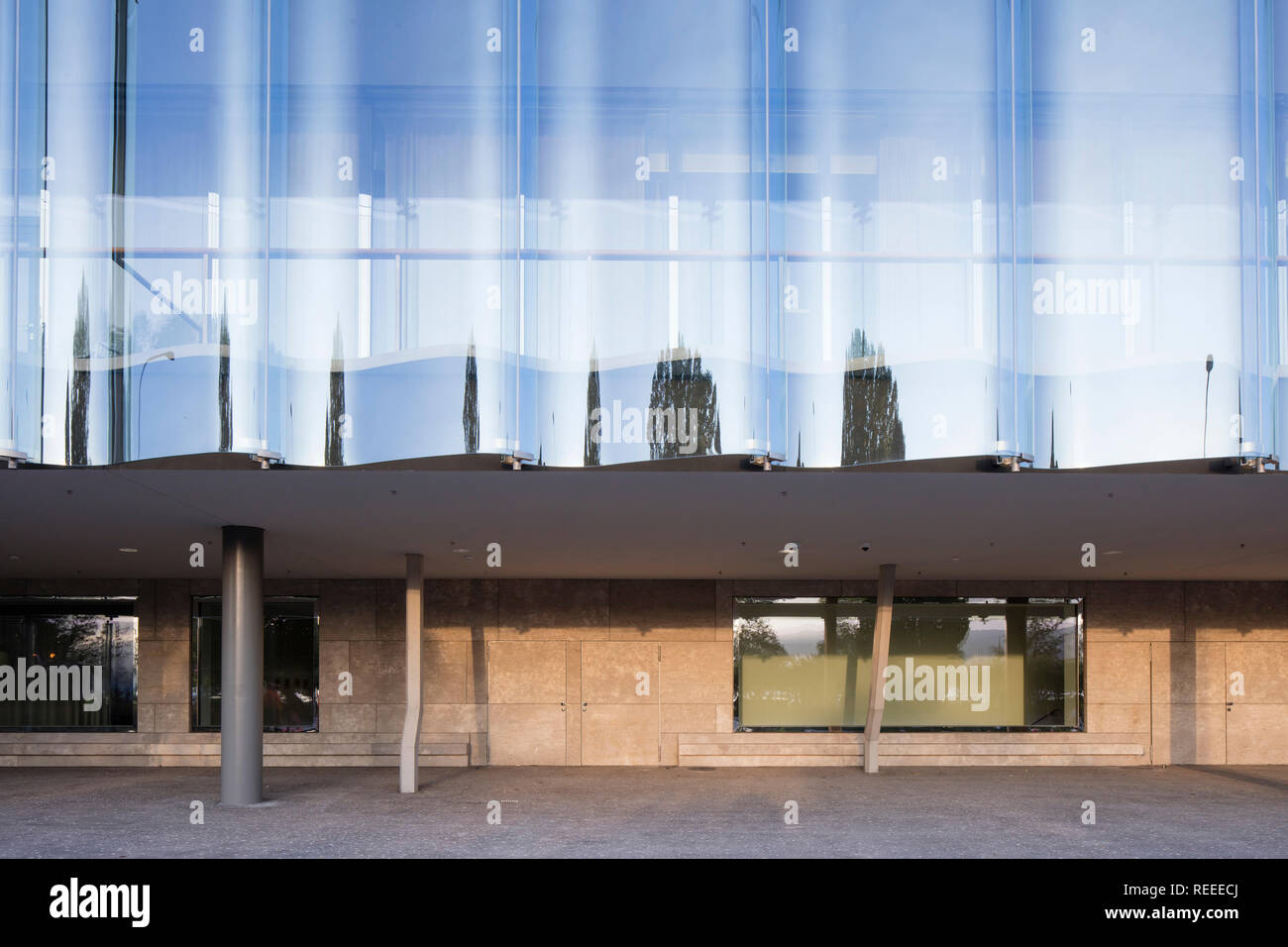 Glass facade and canopied walkway. Swiss Re Office headquarters, Zurich