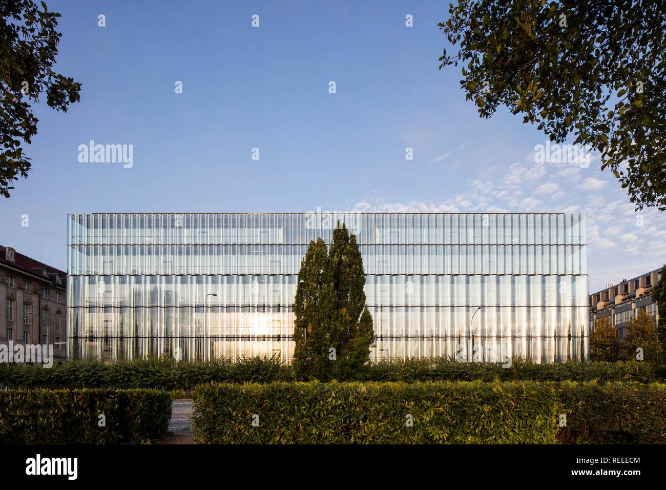 Side Elevation From Public Green. Swiss Re Office Headquarters, Zurich 