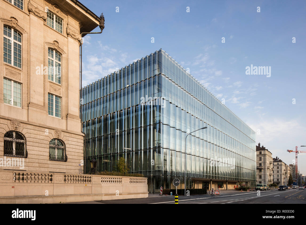 Facade juxtaposition with street. Swiss Re Office headquarters, Zurich ...