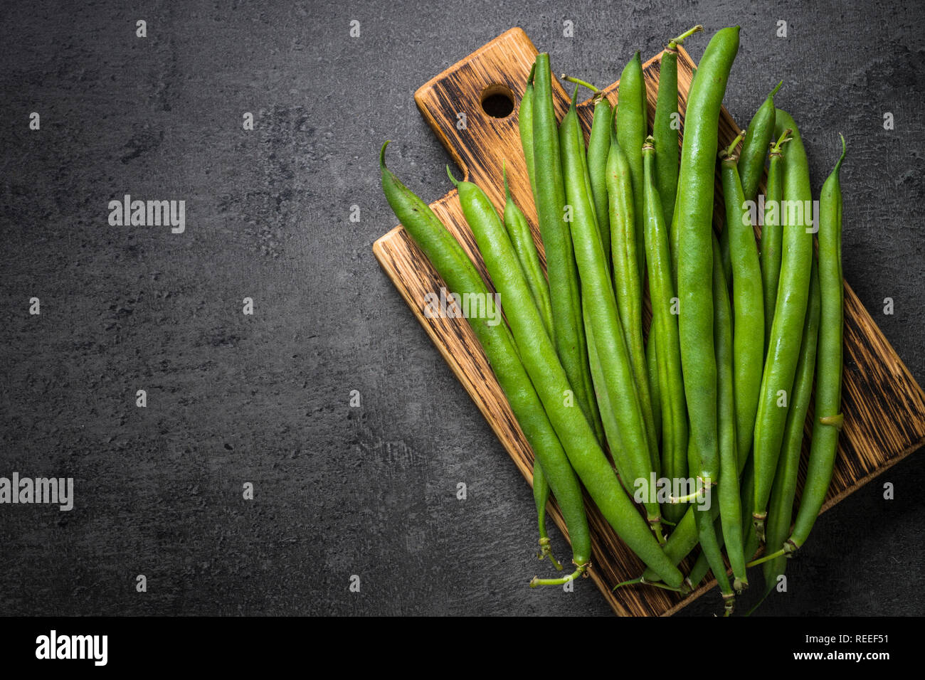 Green beans dark background hi-res stock photography and images - Alamy