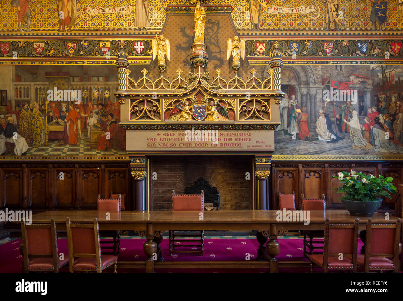 Medieval hall fireplace hi-res stock photography and images - Alamy