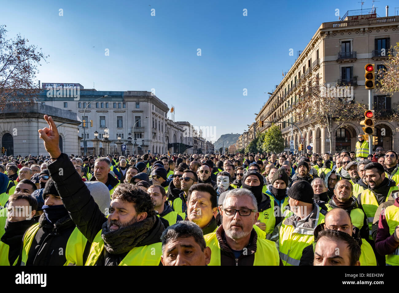 A crowd of taxi drivers with yellow vests are seen gathering in front of the Parliament of Catalonia during the strike. Fourth day strike, After not being received in the Parliament of Catalonia, the taxi drivers in demonstration have cut off traffic from Ronda del Litoral route, The pre-reservation time of the VTC services (Uber and Cabify), which the Government wants to fix in 15 minutes and the unions in 12 hours, it is the strong point of the disagreement. Stock Photo