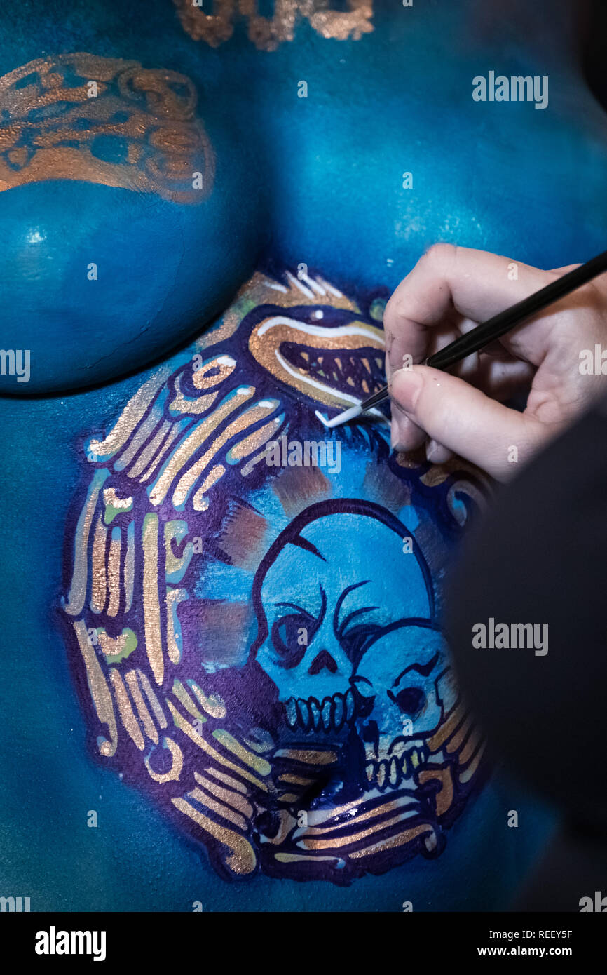 Body paint hi-res stock photography and images - Alamy
