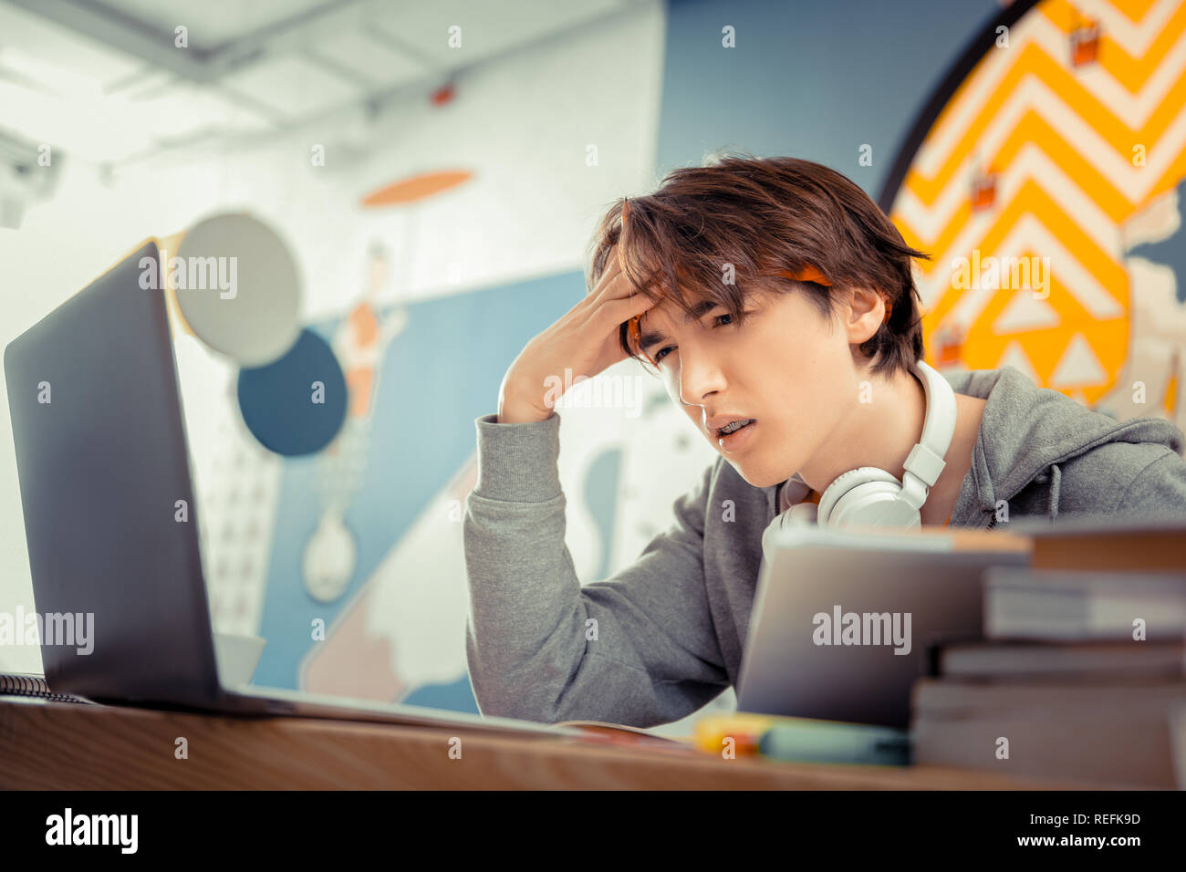 I have a lot of homework. Have you done your homework. I have a lot of homework. A lot of homework. Уставшая девушка с учебниками.