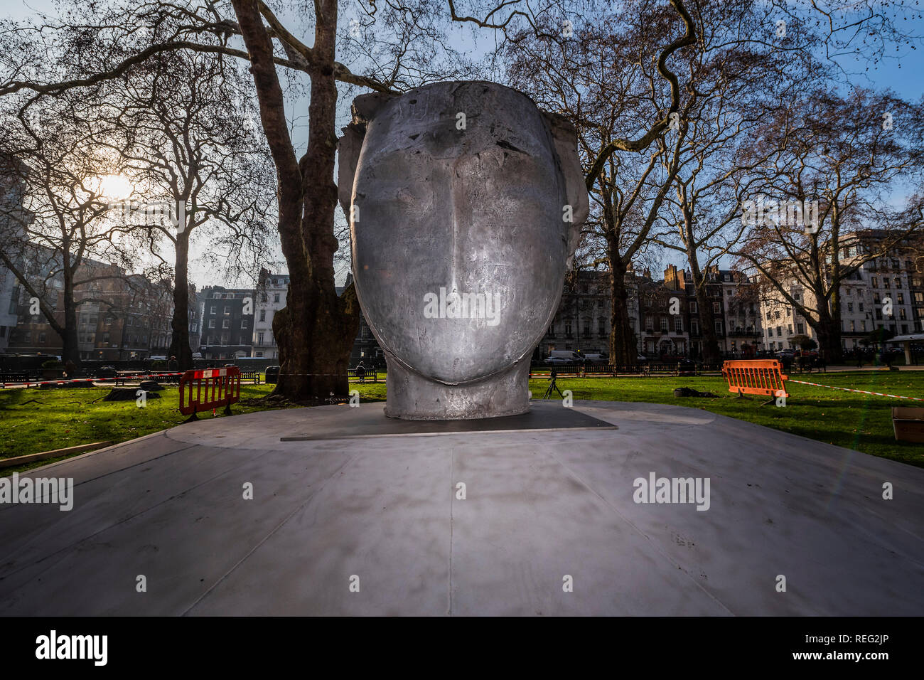 London, UK. 21st Januay 2019. The head is installed on the plinth - Butterflies by Spanish artist Manolo Valdés launched by Opera Gallery. The sculpture was installed at Berkeley Square in London today, and is one of the eight sculptures included in City of London’s Sculpture in the City initiative that aims to turn the city into an urban gallery space. Weighing over five tonnes, the giant sculpture will be residing at its Mayfair location for six months. Credit: Guy Bell/Alamy Live News Stock Photo