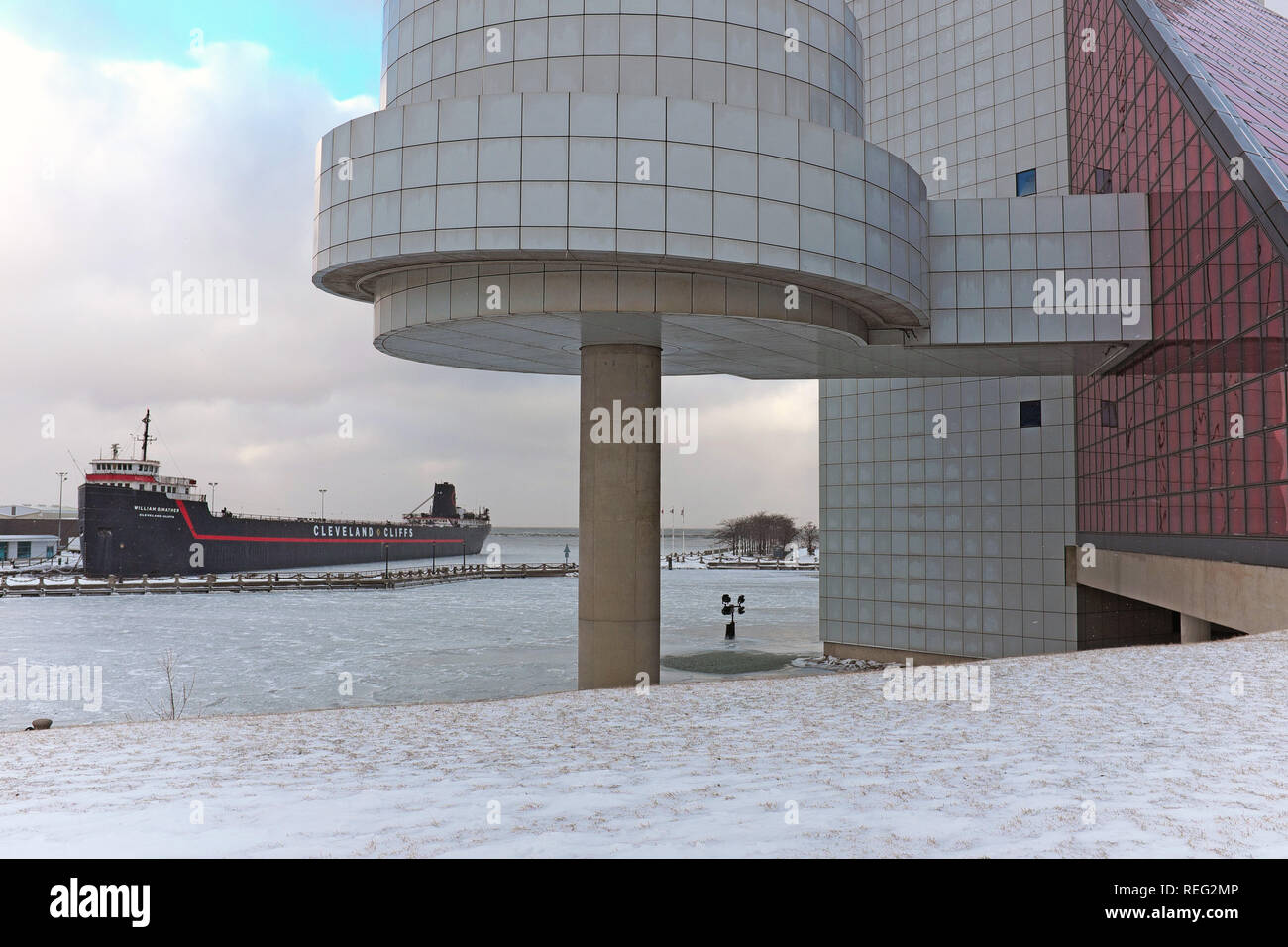 Cleveland, Ohio, USA, 21st January, 2019.  The first major snowstorm of the winter season followed by arctic air resulted in the freezing of the water in the Northcoast Harbor in Cleveland, Ohio.  Credit: Mark Kanning. Stock Photo