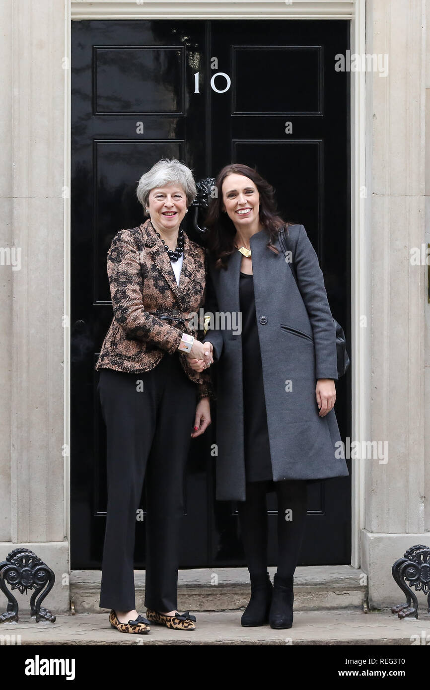London, UK. 21st Jan, 2019. British Prime Minister Theresa May (L) and New Zealand Prime Minister Jacinda Ardern (R) are seen shaking hands at the steps of No 10 Downing Street. Credit: Dinendra Haria/SOPA Images/ZUMA Wire/Alamy Live News Stock Photo