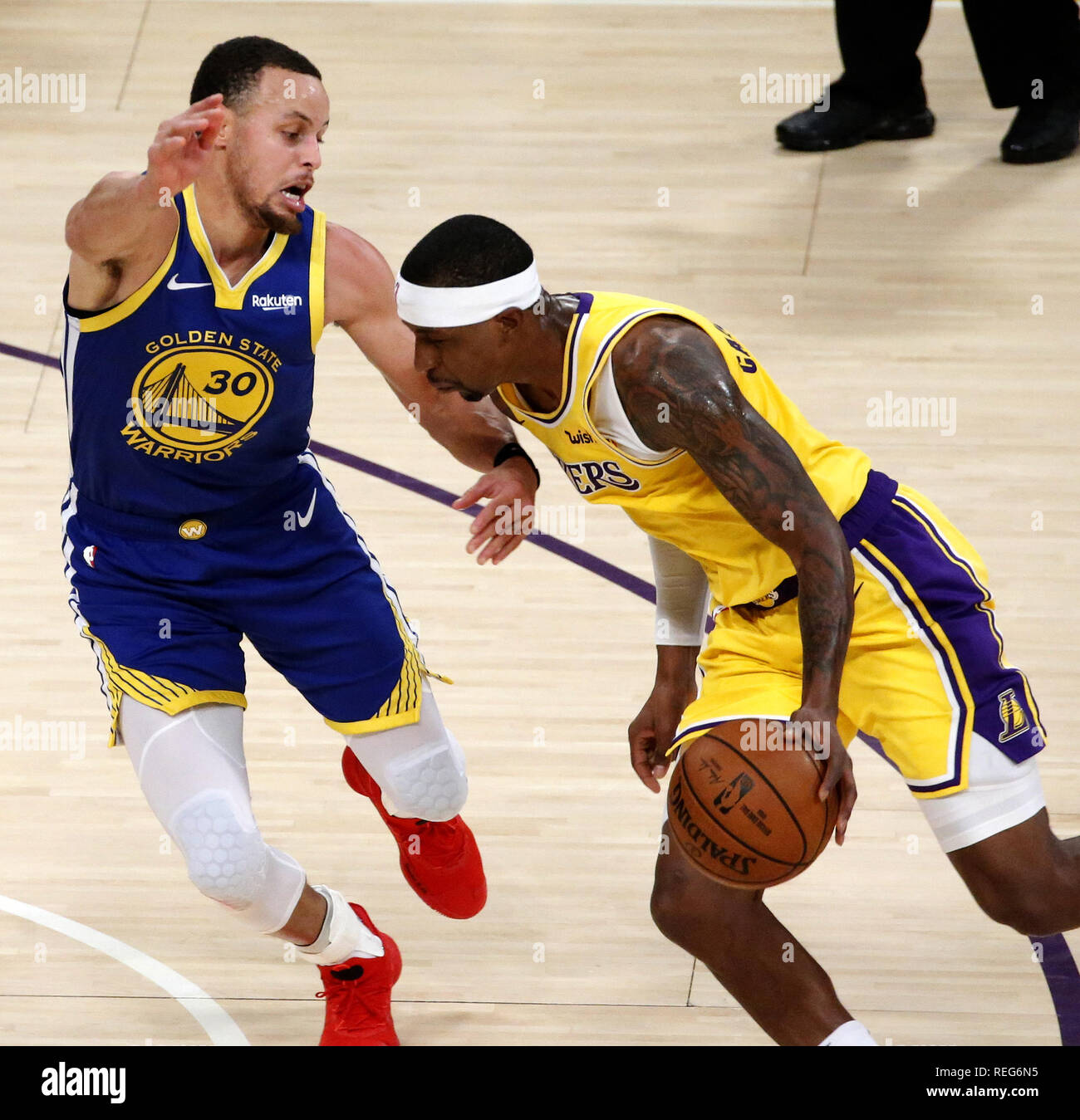 Los Angeles, California, USA. 21st Jan, 2019. Los Angeles Lakers' Kentavious Caldwell-Pope (1) drives against Golden State Warriors' Stephen Curry (30) during an NBA basketball game between Los Angeles Lakers and Golden State Warriors Monday, Jan. 21, 2019, in Los Angeles. Credit: Ringo Chiu/ZUMA Wire/Alamy Live News Stock Photo