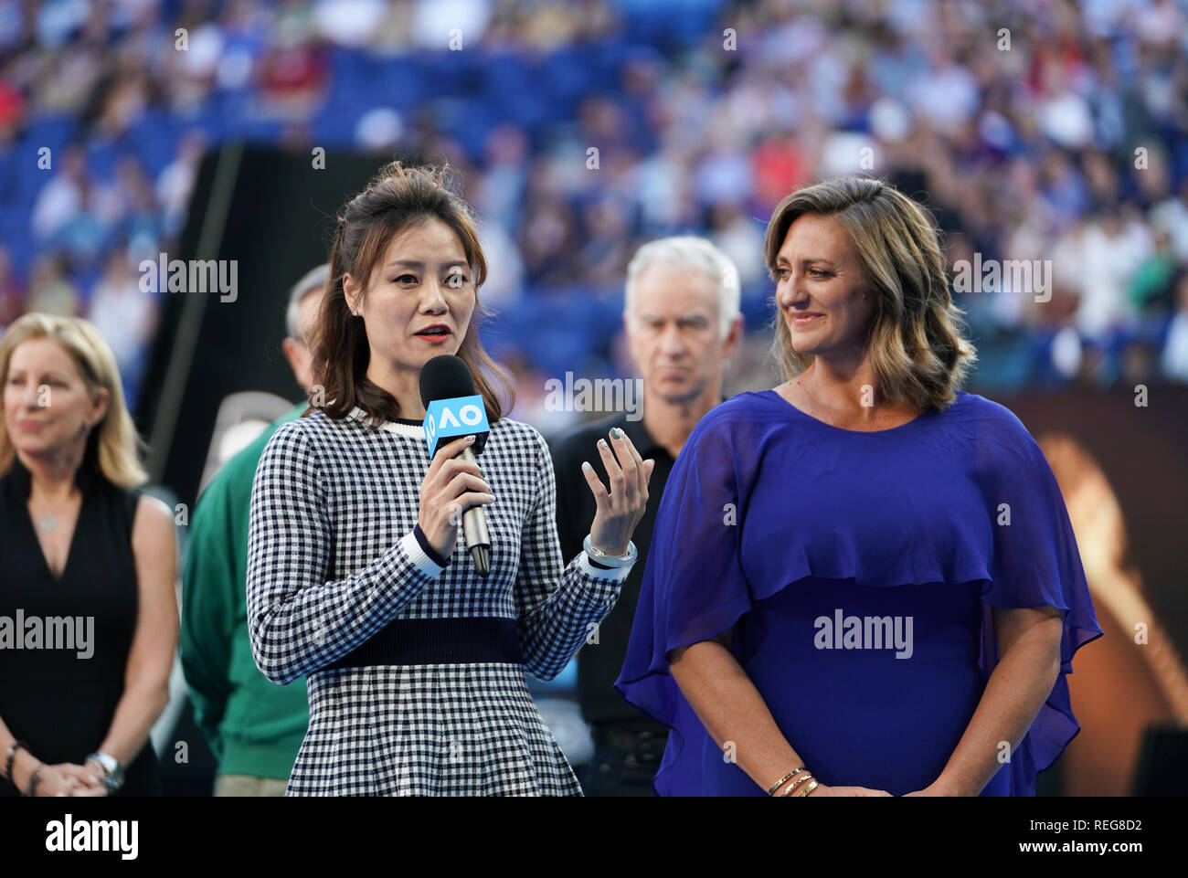 Melbourne, Australia. 22nd Jan, 2019. China's Li Na (L) and France's Mary  Pierce react during a ceremony marking the day they have been elected to be  included in the International Tennis Hall