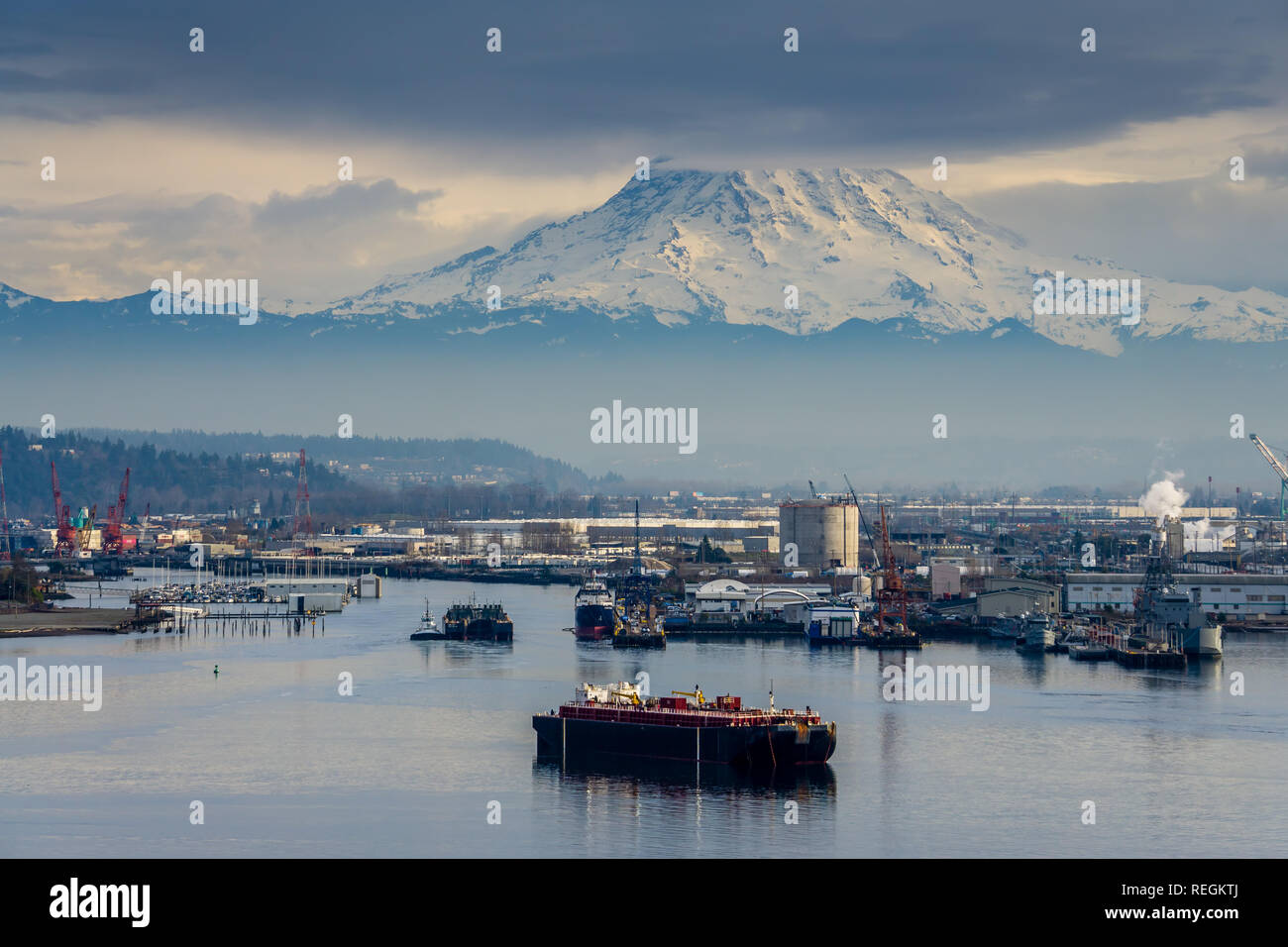 A view of the Port of Tacoma with Mount Rainier above Stock Photo - Alamy