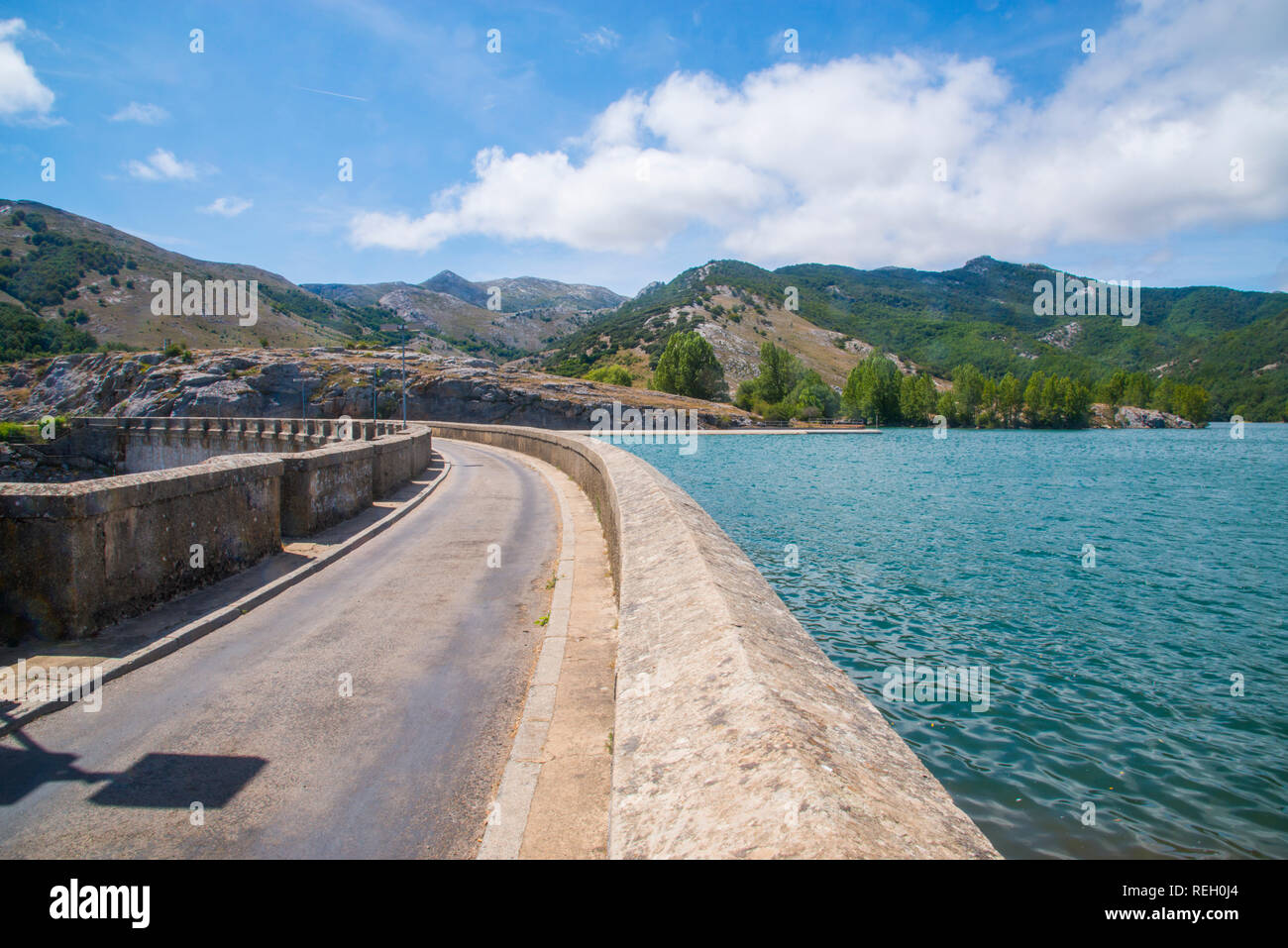 Ruesga reservoir. Cervera de Pisuerga, Palencia province, Castilla Leon, Spain. Stock Photo