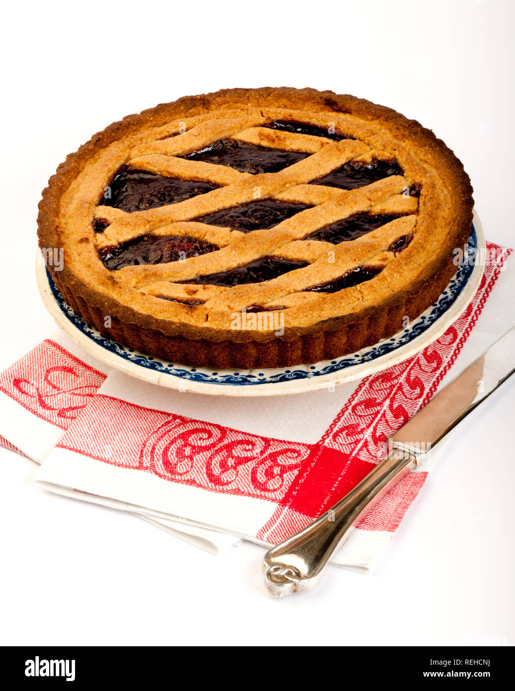 Linzer torte pie hi-res stock photography and images - Alamy