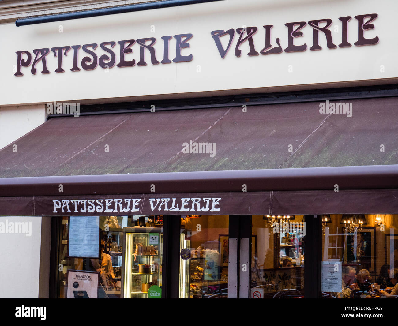 Patisserie valerie cafe hi-res stock photography and images - Alamy