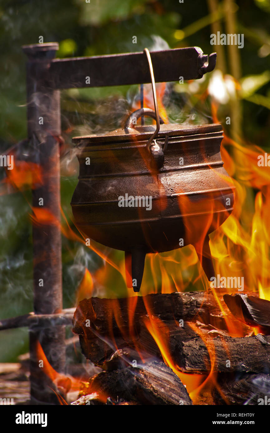 Open flame cooking hires stock photography and images Alamy