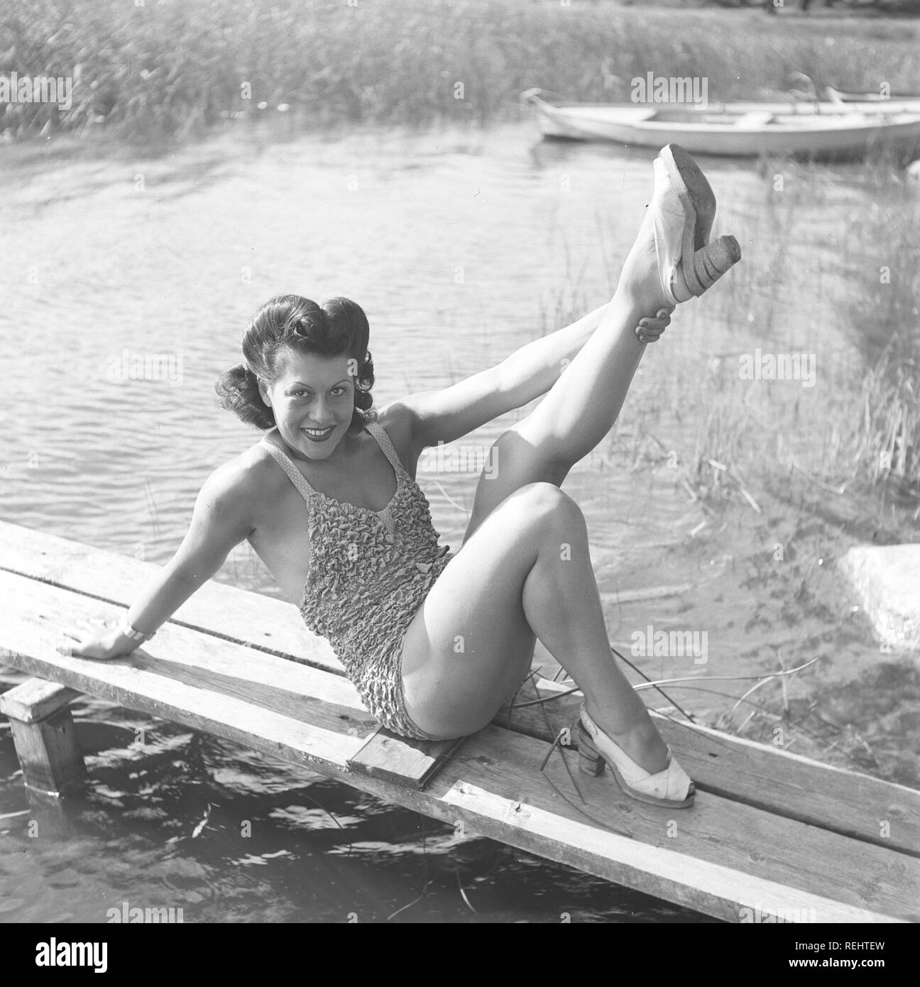 1940s swimsuit fashion. A swedish young woman in a bathing suit on a summer's day. Sweden 1945  Photo Kristoffersson ref P19-3 Stock Photo