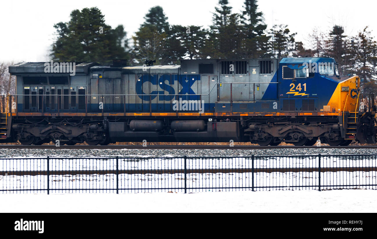 CSX diesel locomotive hauling cargo through Fostoria, Ohio in winter Stock Photo
