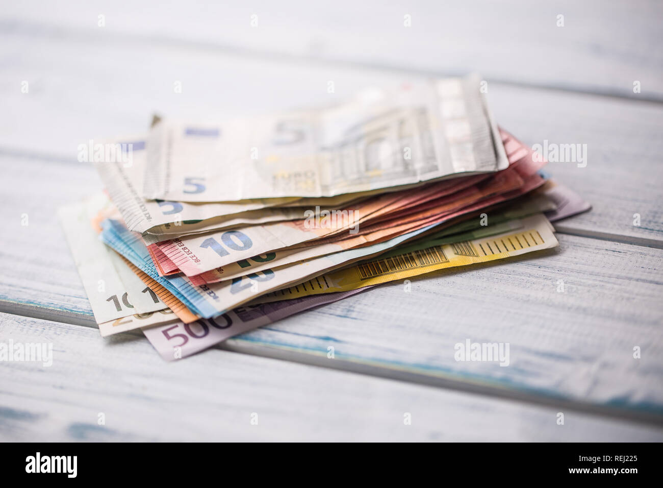 Pile of banknotes hi-res stock photography and images - Alamy