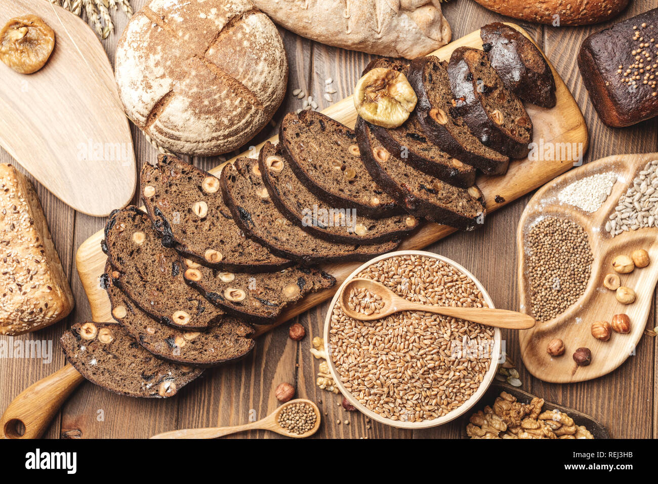 Whole grain multigrain bread, whole and sliced, contains seeds isolated