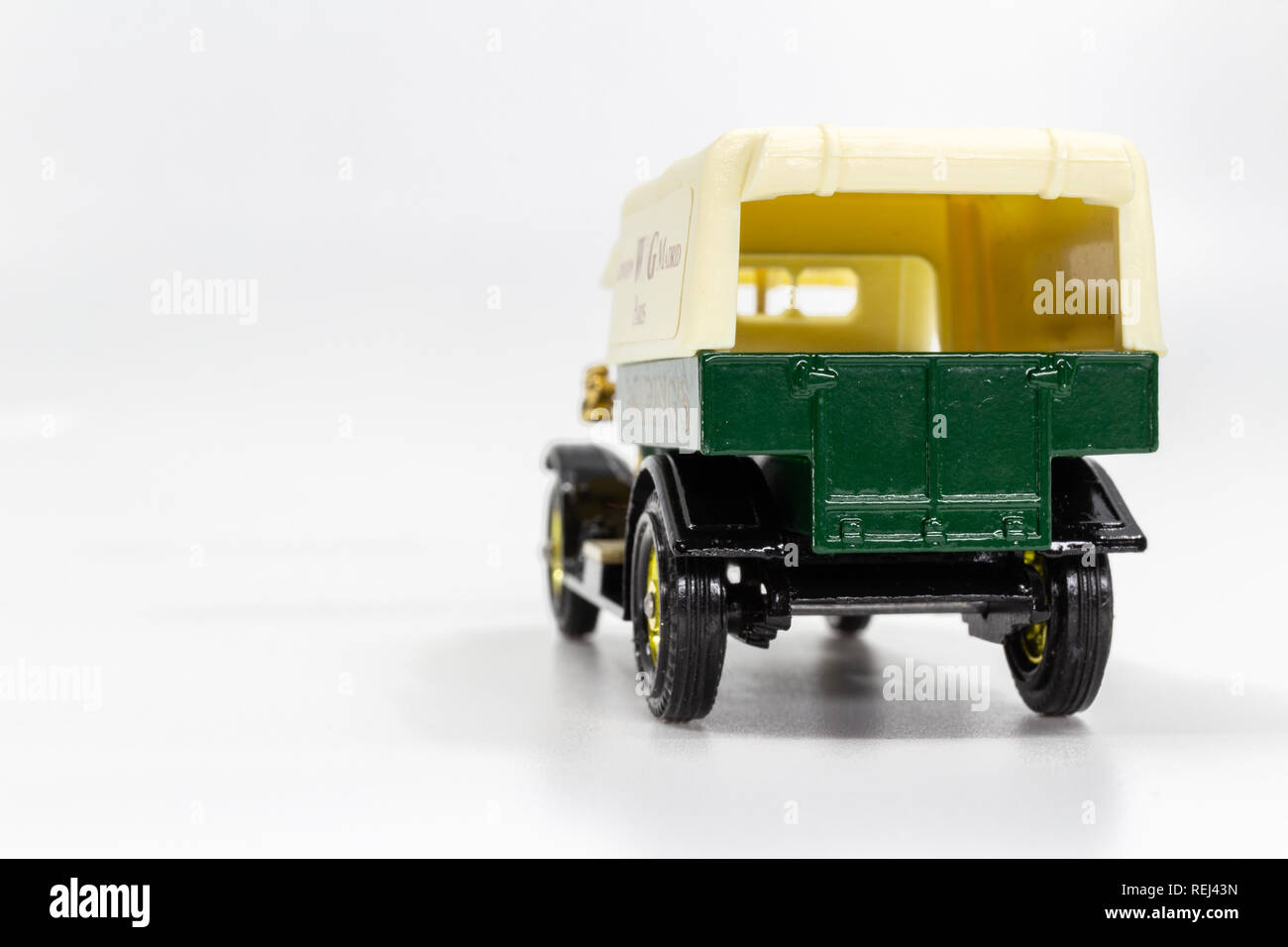 Matchbox Models of Yesteryear Y-13 Crossley Lorry 1918 - Waring's, rear view Stock Photo