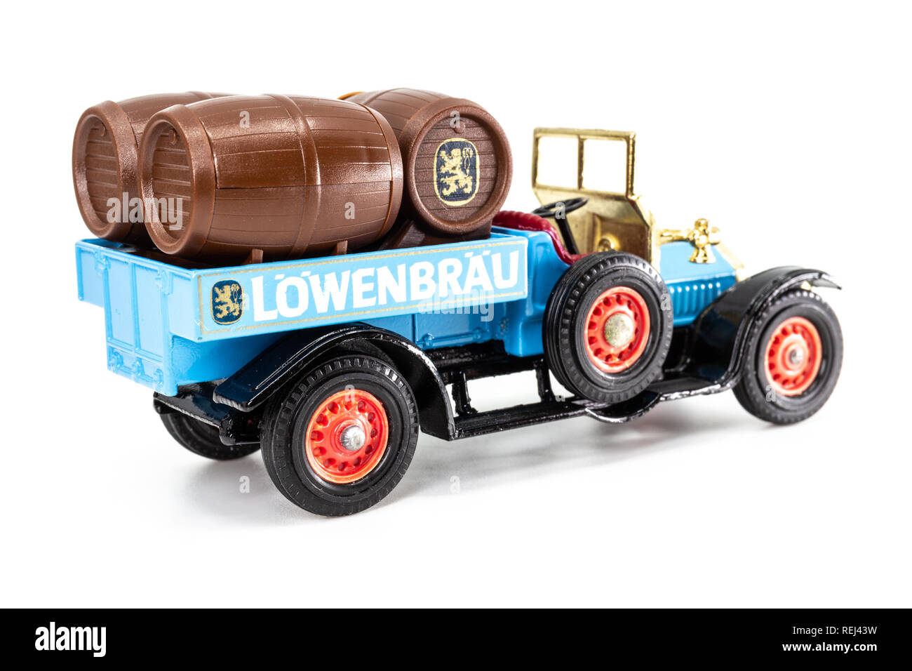 Matchbox Models of Yesteryear Y-26 Crossley Lorry 1918 - Delivery truck with barrels, Lowenbrau Beer Stock Photo