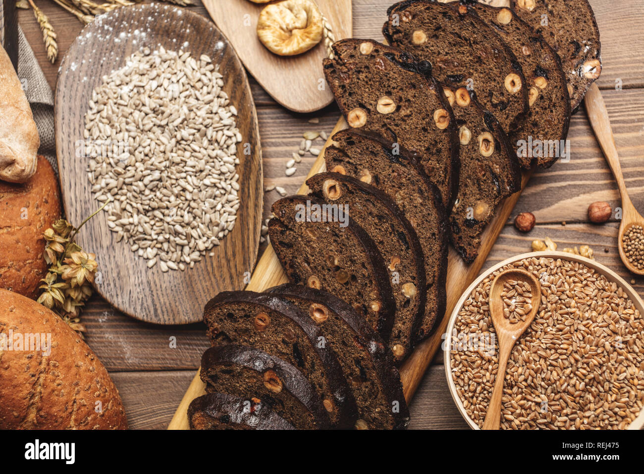 Whole grain multigrain bread, whole and sliced, contains seeds isolated