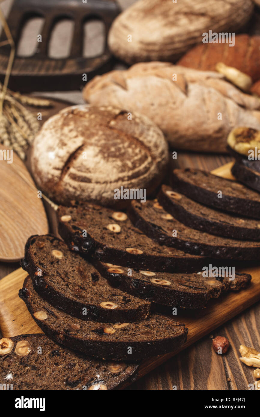 Whole grain multigrain bread, whole and sliced, contains seeds isolated