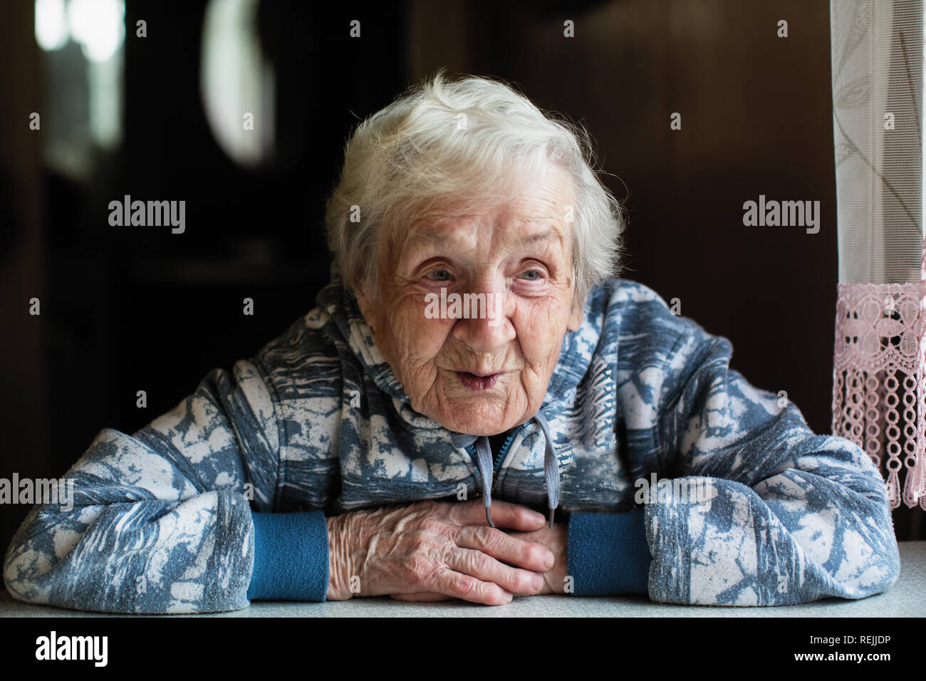 Woman face friendly kind hi-res stock photography and images - Alamy