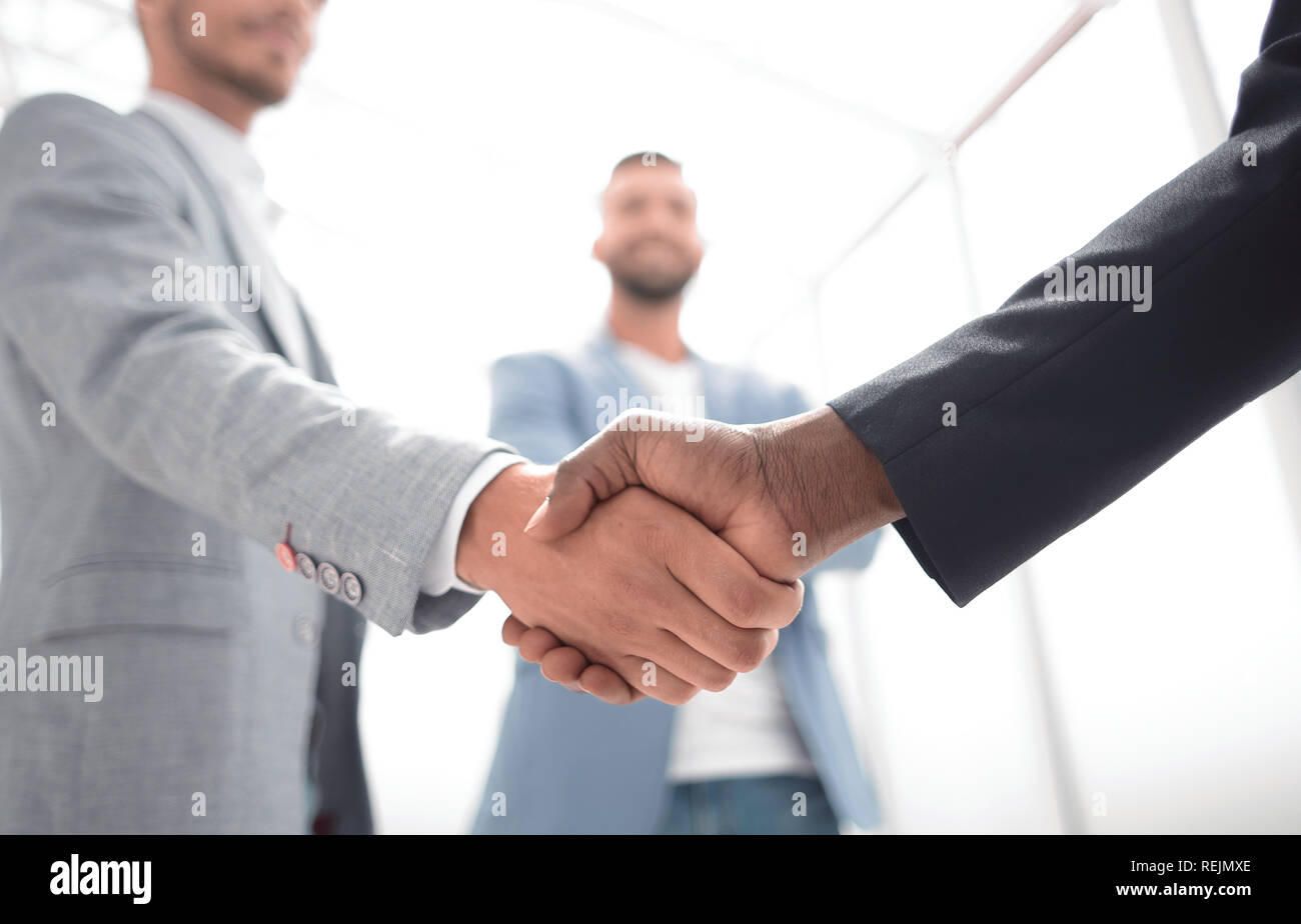 Front Handshake Handshake in front of business people Stock Photo - Alamy