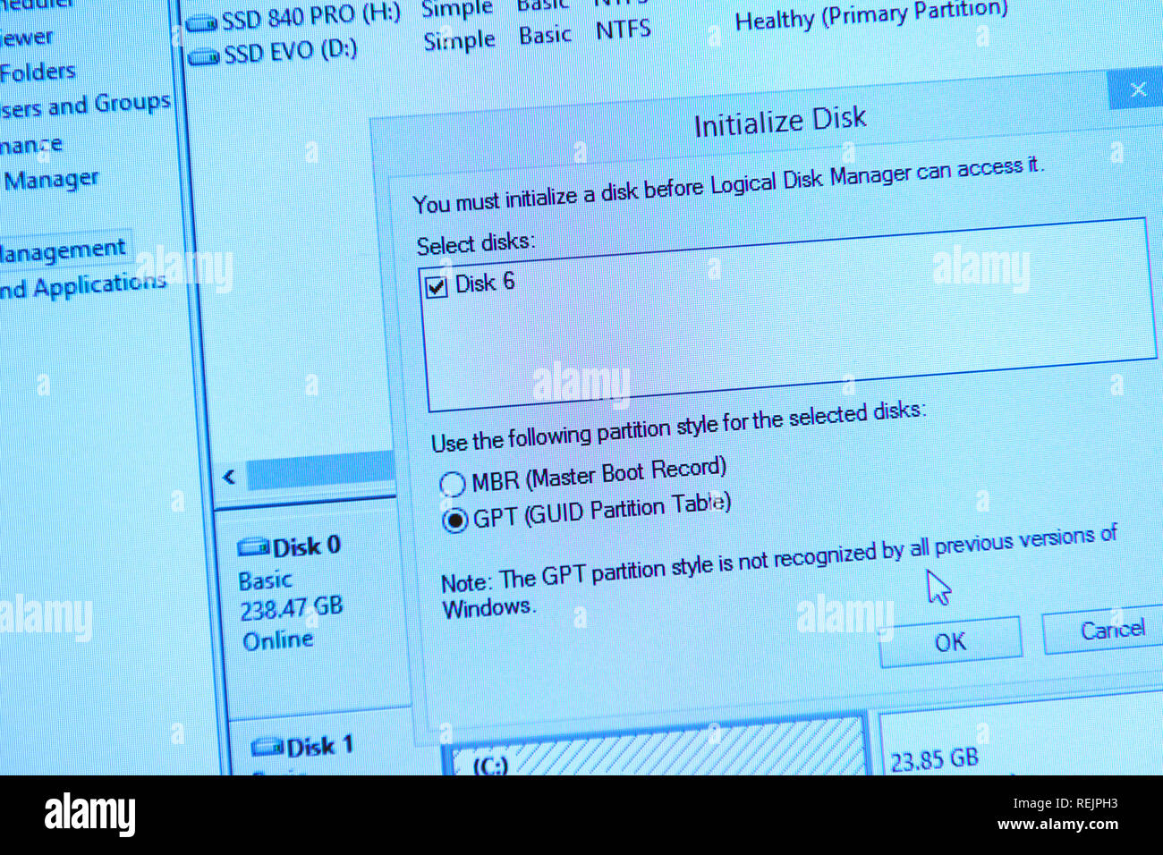 Guid partition table hi-res stock photography and images - Alamy