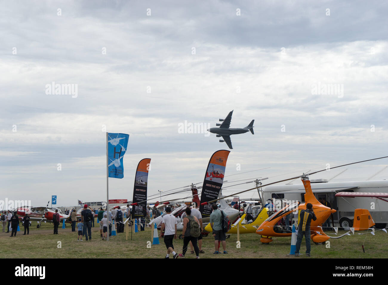 Melbourne, Australia Military cargo plane fly over Stock Photo Alamy