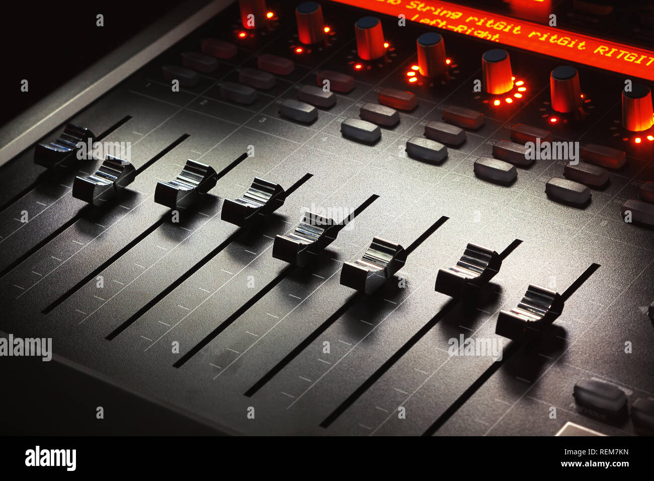 Modern recording studio mixing desk hires stock photography and images