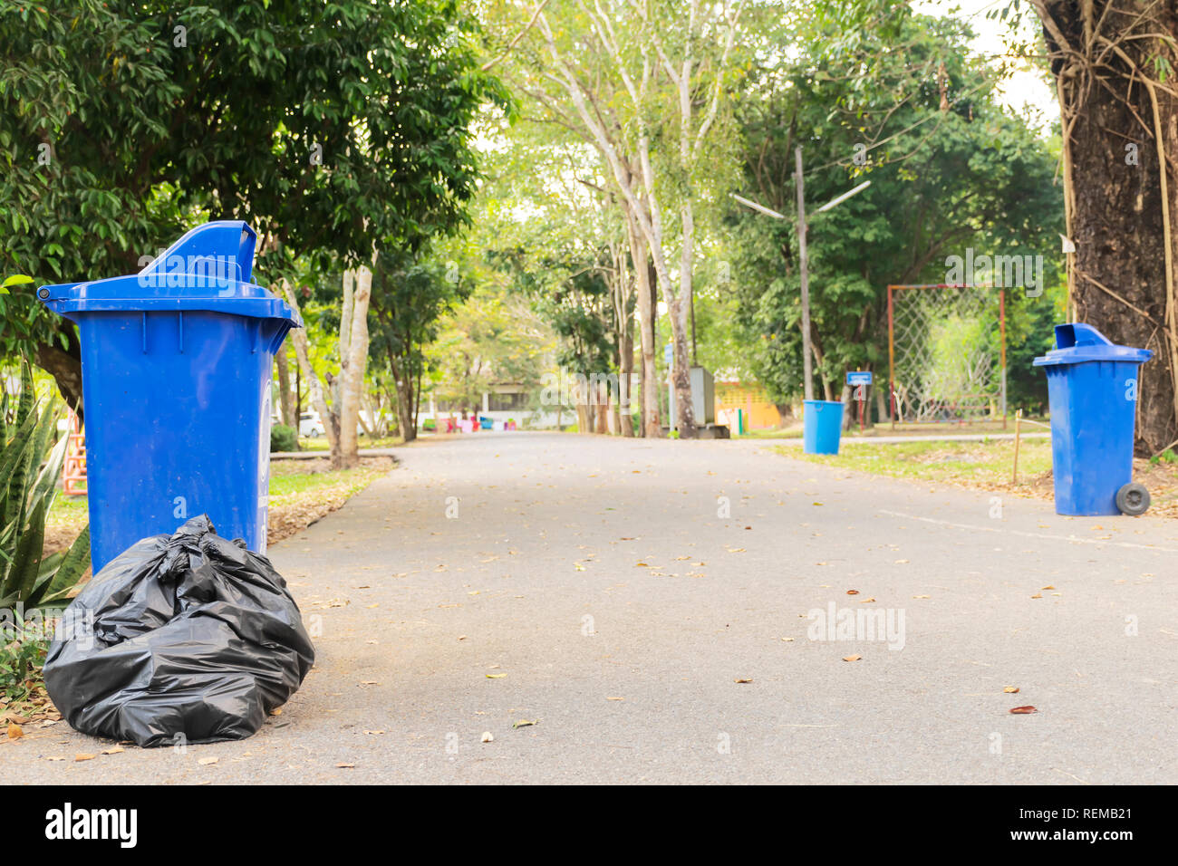 Dispose of garbage that is prepared systematically. The bins are neatly