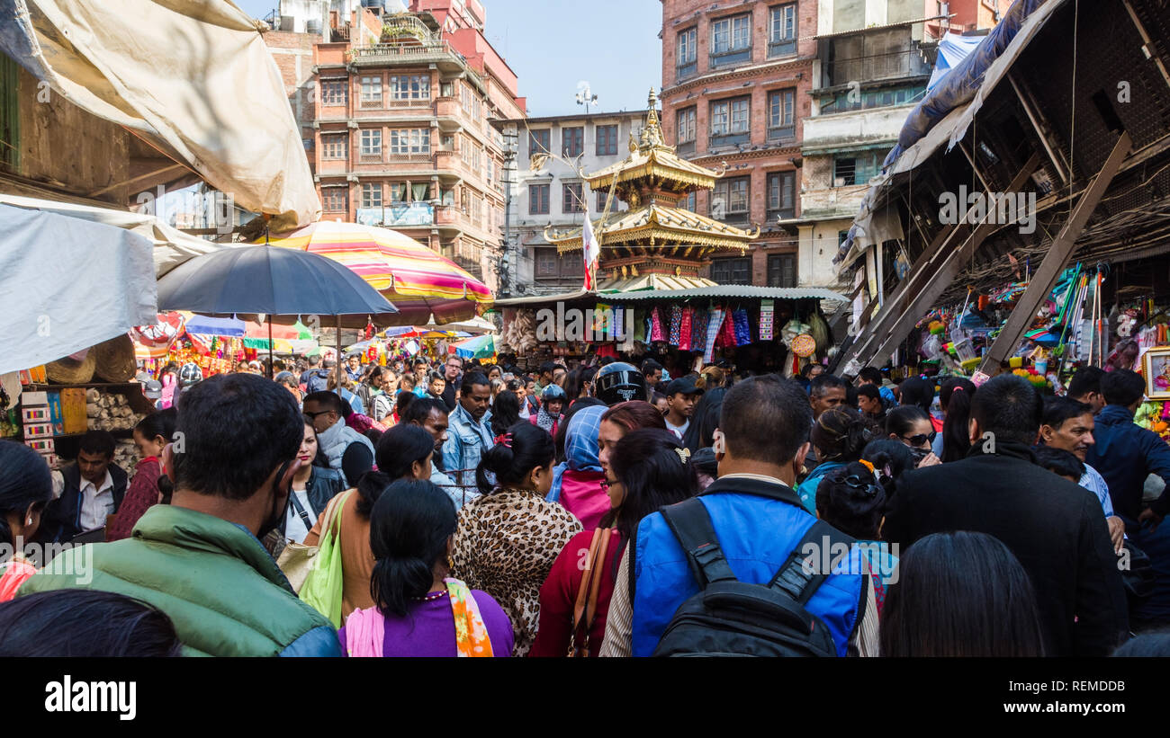 Crowds shopping in Siddhidas marg during Tihar festival, Kathmandu, Nepal Stock Photo
