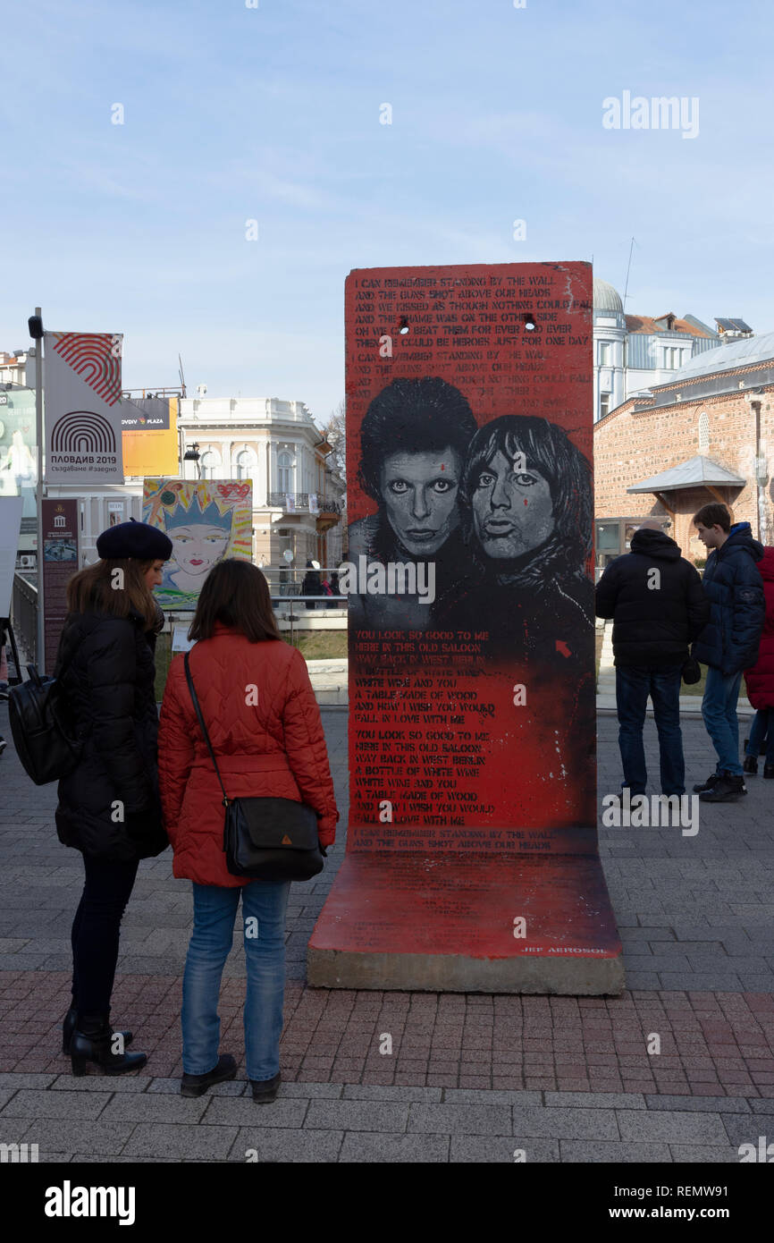 Plovdiv, Bulgaria - European capital of culture. Segment of Berlin wall  painted with faces of David Bowie and Iggy Pop, part of exhibition outdoors  Stock Photo - Alamy