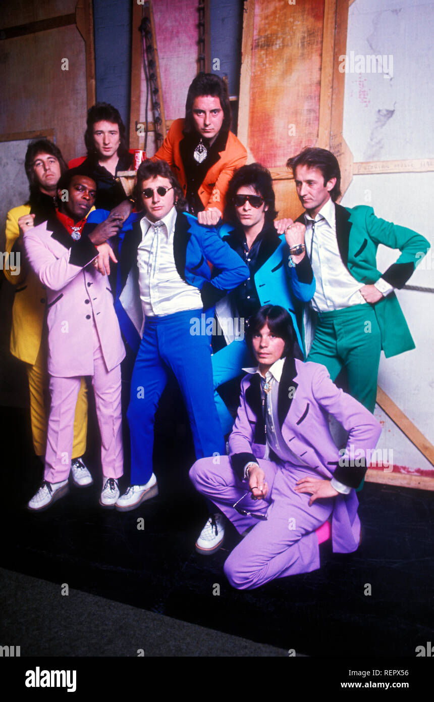Showaddywaddy back stage at a gig 1975 Stock Photo