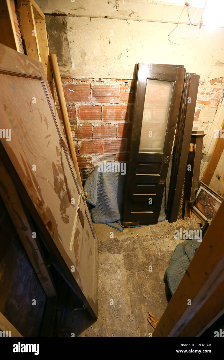 Davenport, Iowa, USA. 17th Jan, 2019. Old doors tucked away under the